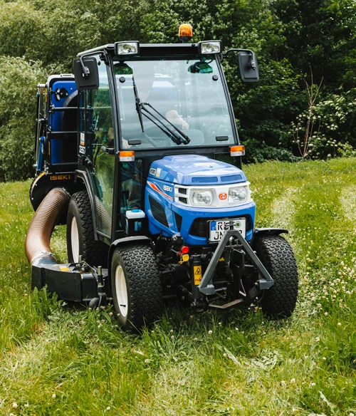 Rasenmahd mit Traktor